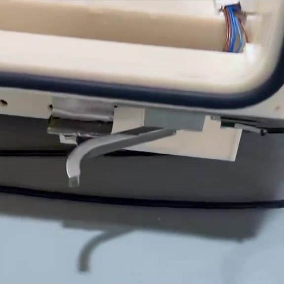 Door clamp on the Prototype 2 chamber