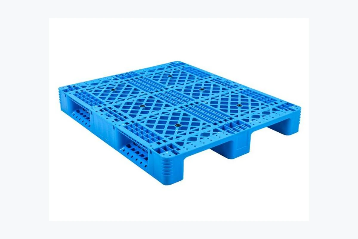 Open deck plastic pallet