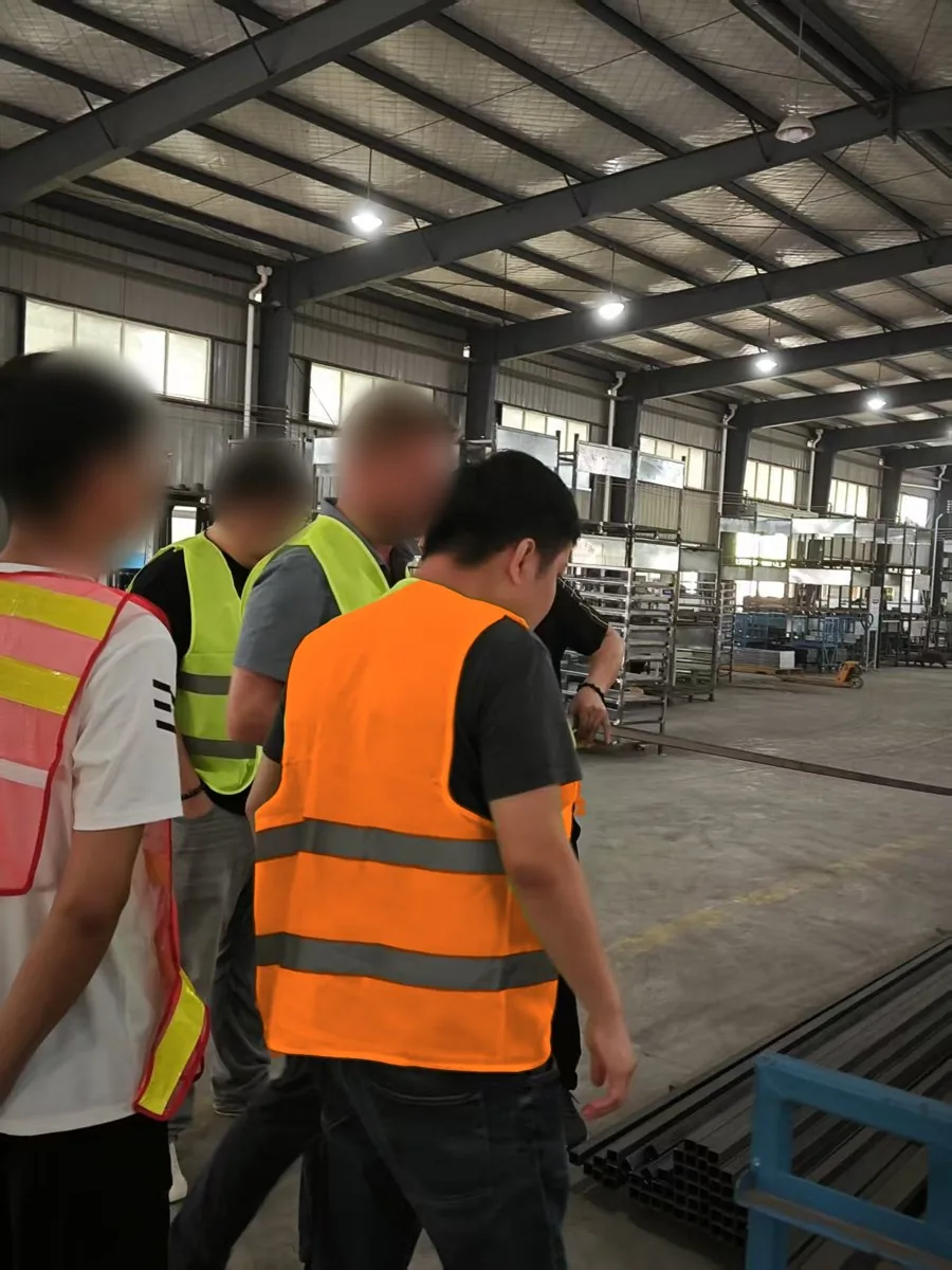 On-the-spot inspection and discussion with the customer